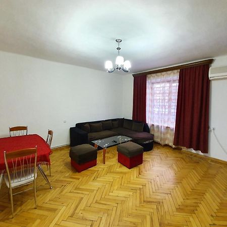 Cozy Apartment Near Opera House Yerevan Exterior foto