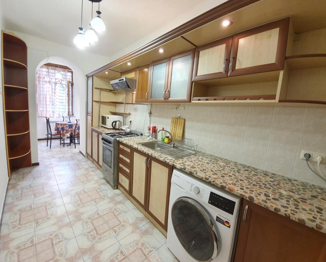 Cozy Apartment Near Opera House Yerevan Exterior foto