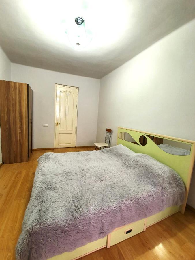 Cozy Apartment Near Opera House Yerevan Exterior foto