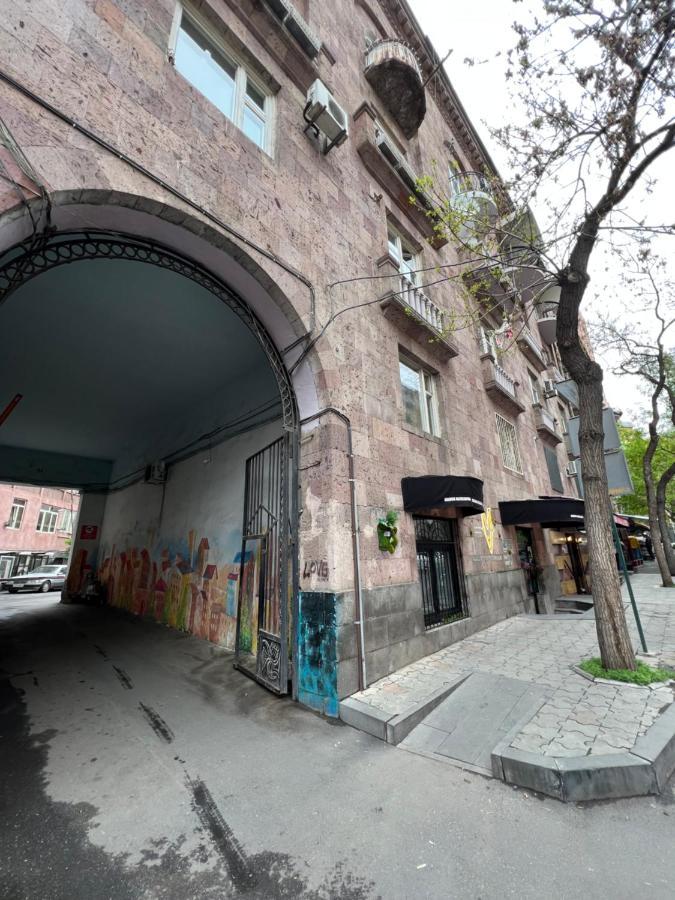 Cozy Apartment Near Opera House Yerevan Exterior foto
