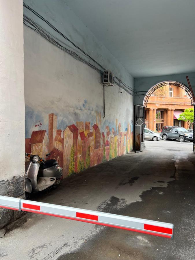 Cozy Apartment Near Opera House Yerevan Exterior foto