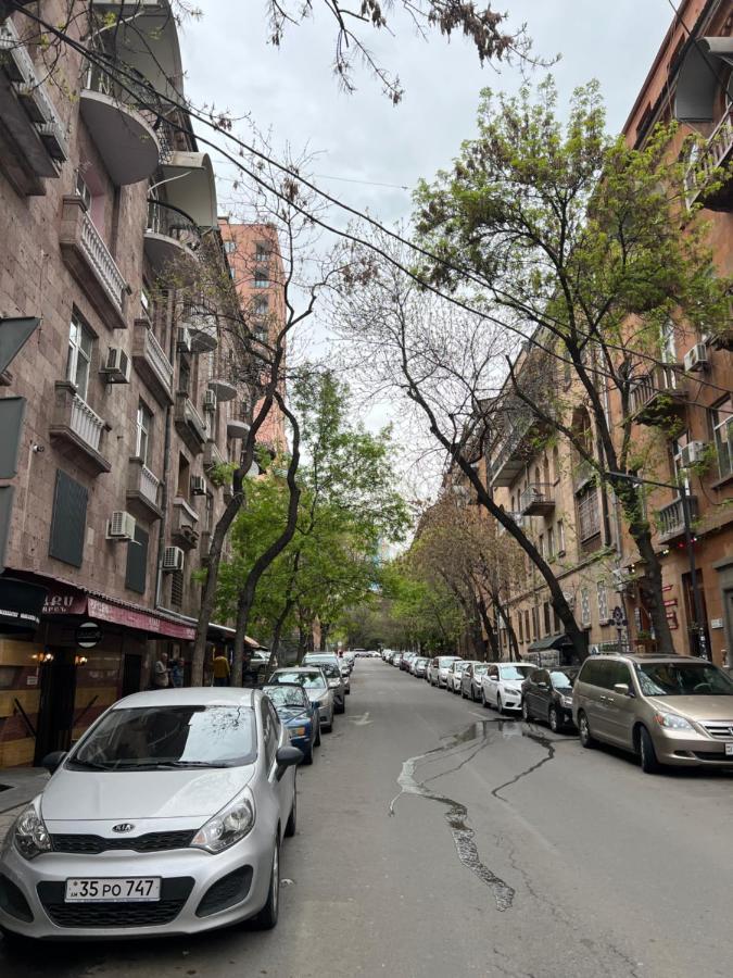 Cozy Apartment Near Opera House Yerevan Exterior foto