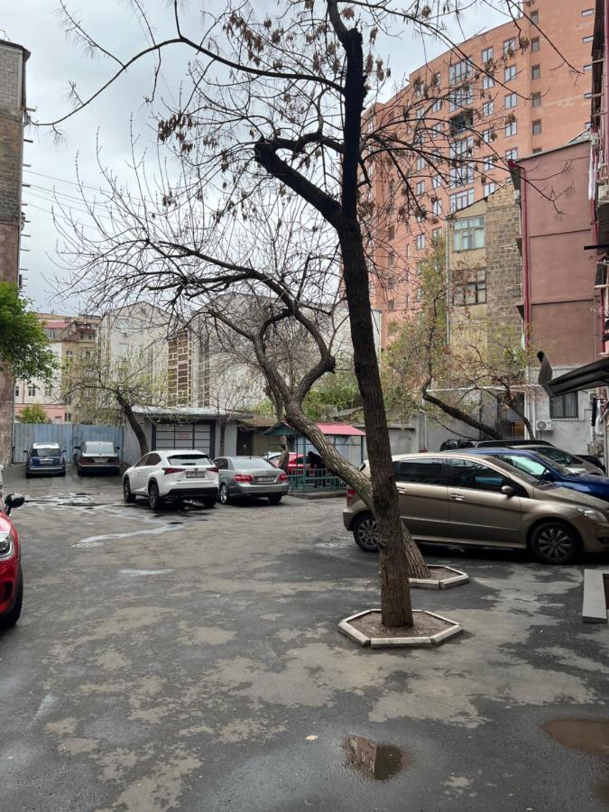 Cozy Apartment Near Opera House Yerevan Exterior foto